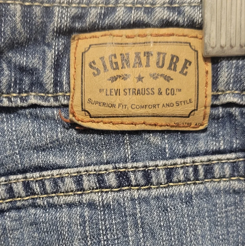 Levi low rise bootcut jeans - Picture 3 of 5